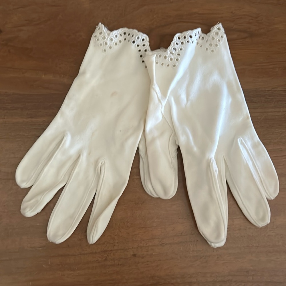 Vintage ladies gloves